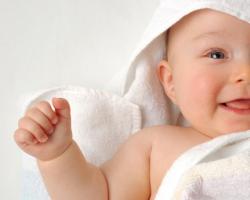 Потница у новорожденных: почему она появляется и как ее лечить
